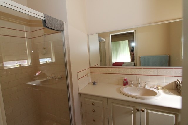 2/307 Wendouree Parade LAKE WENDOUREE 11