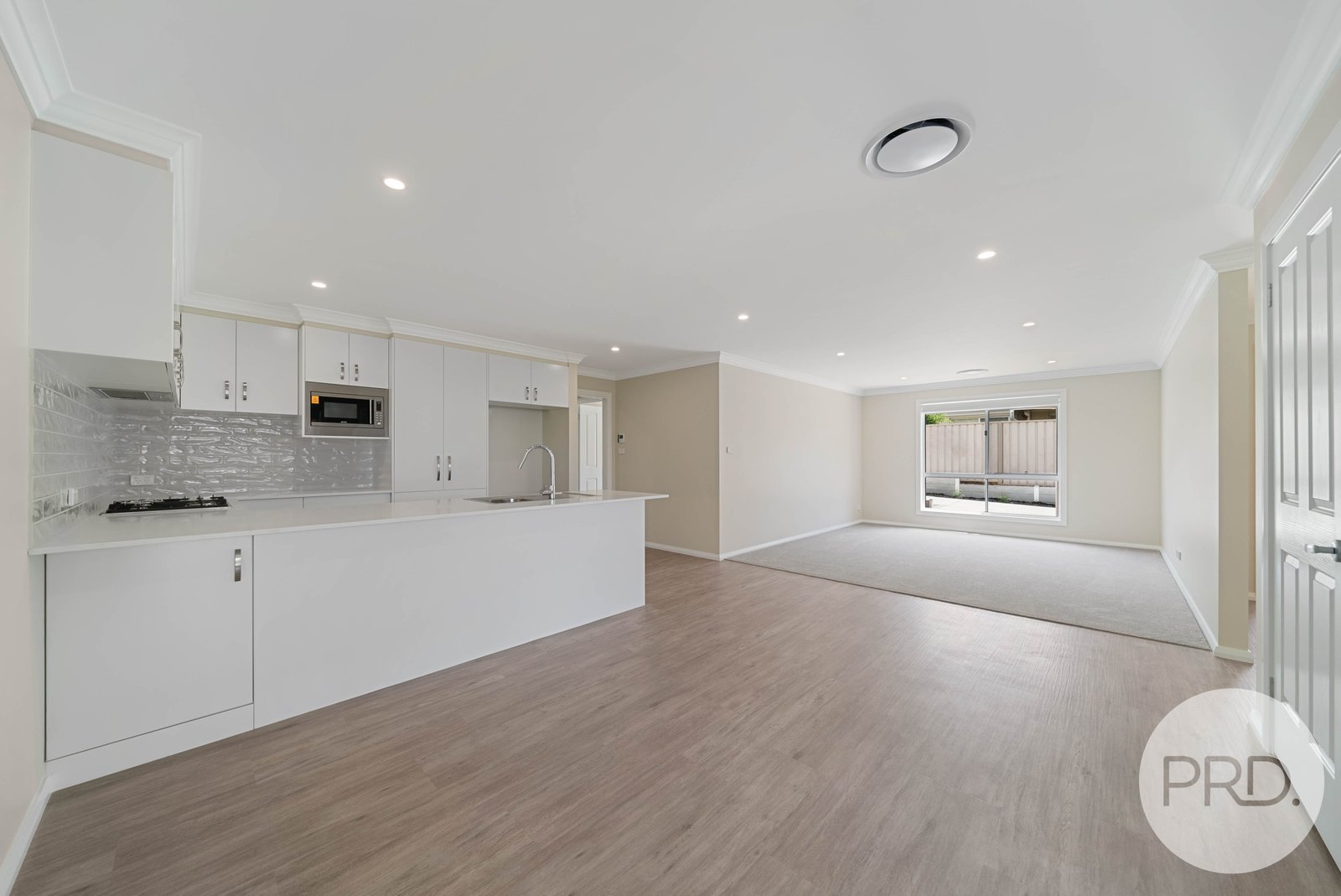 2/309 Lake Albert Road KOORINGAL 3