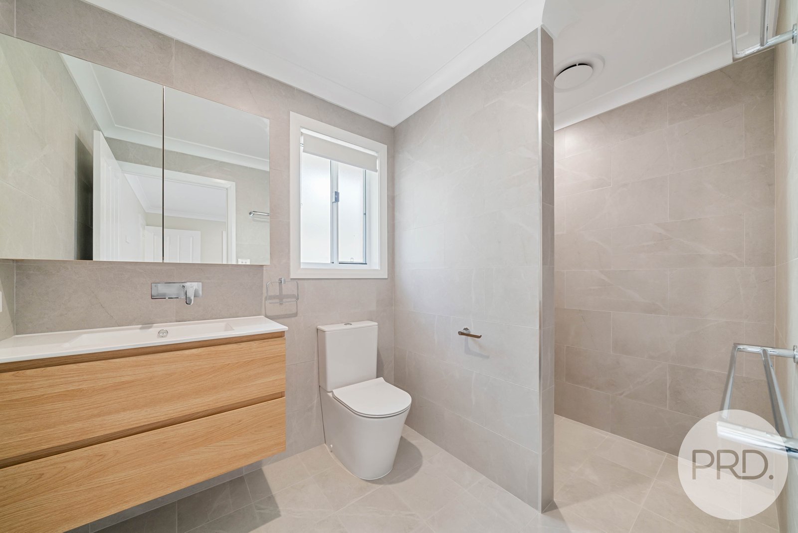 2/309 Lake Albert Road KOORINGAL 7