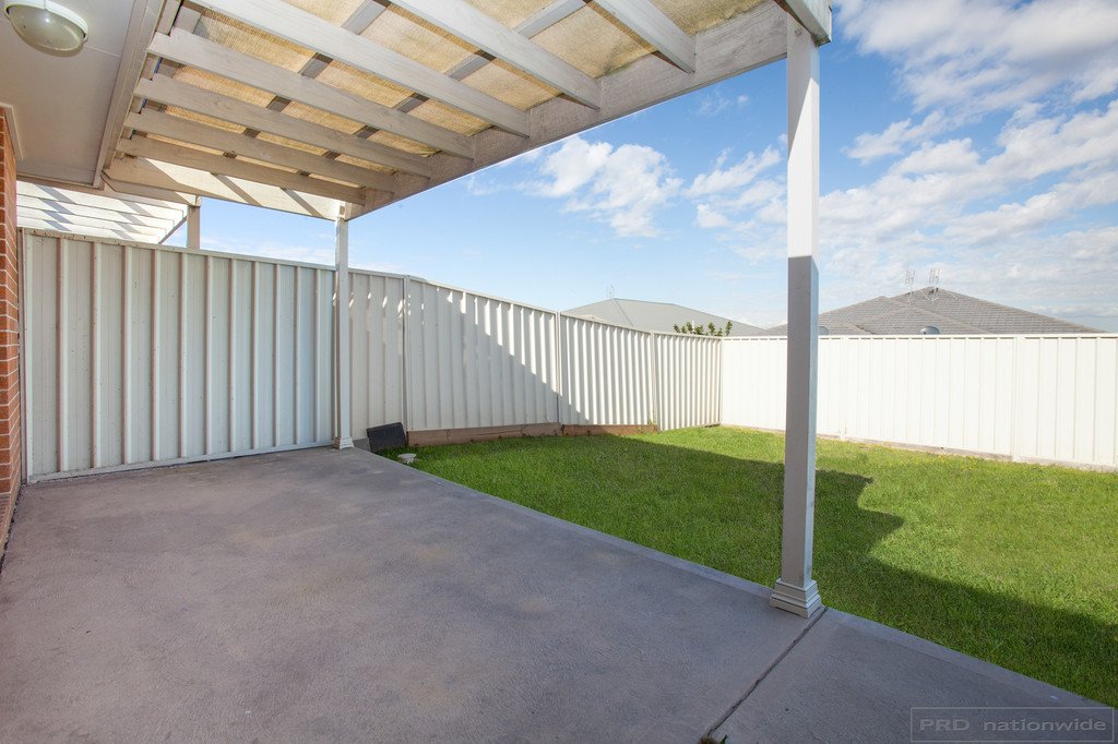 2/31 Broomfield Crescent SINGLETON 13