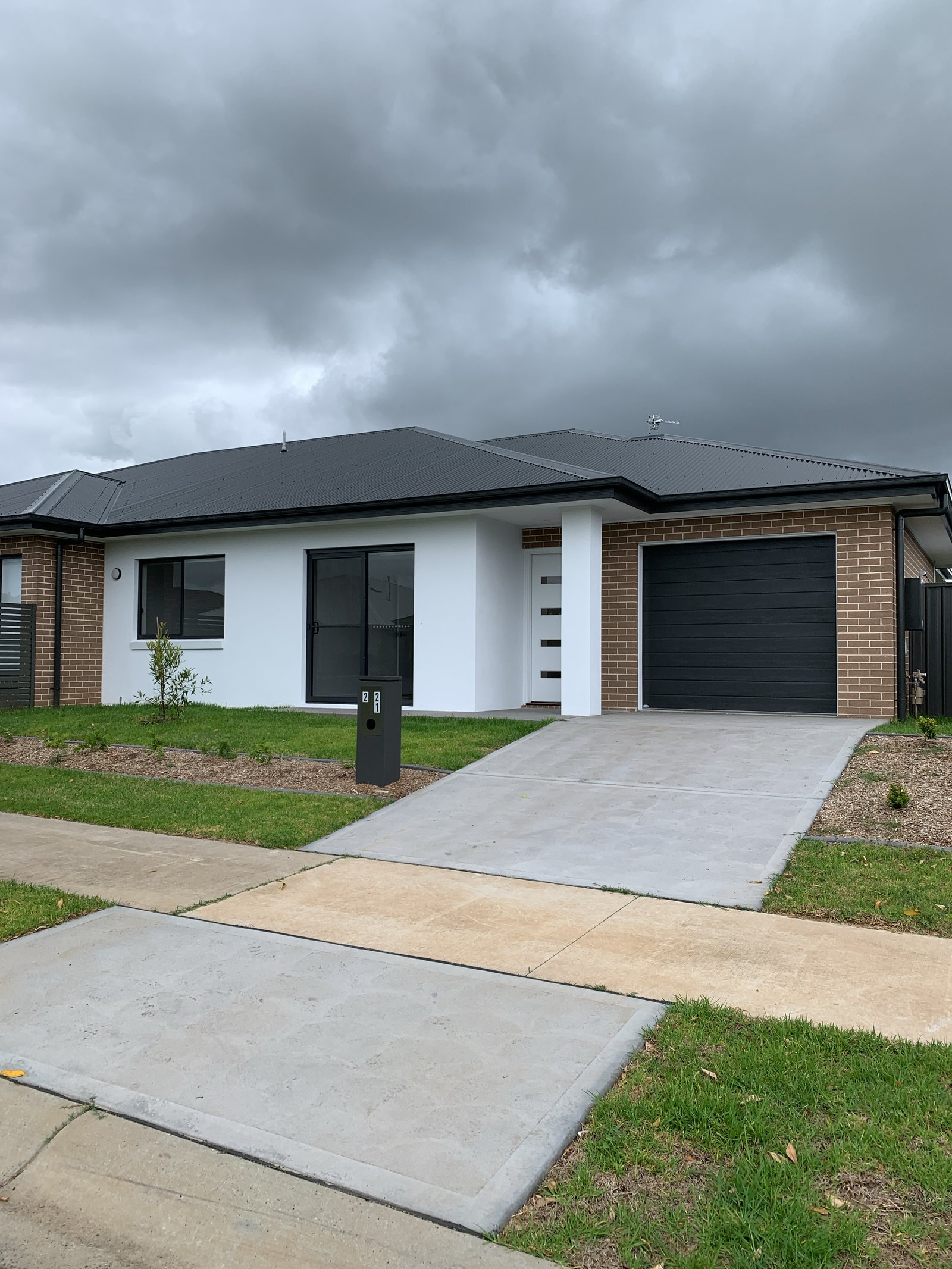 2/31 Crestwood Rd  Thornton 1