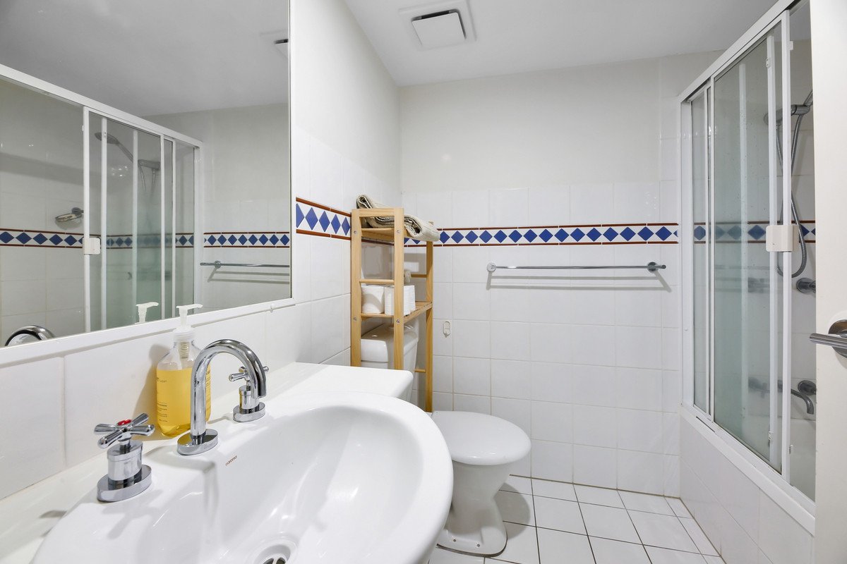 23/1 Great Hall Drive Miami 10