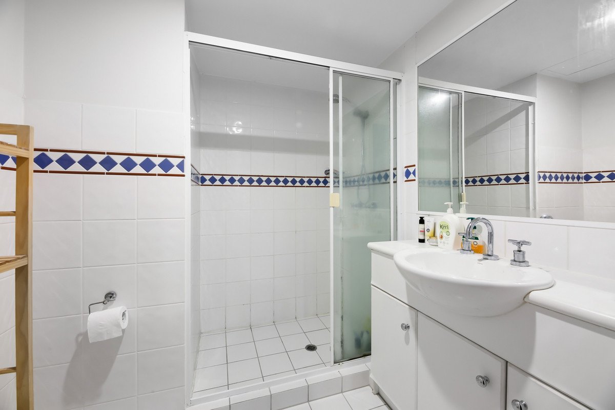 23/1 Great Hall Drive Miami 8