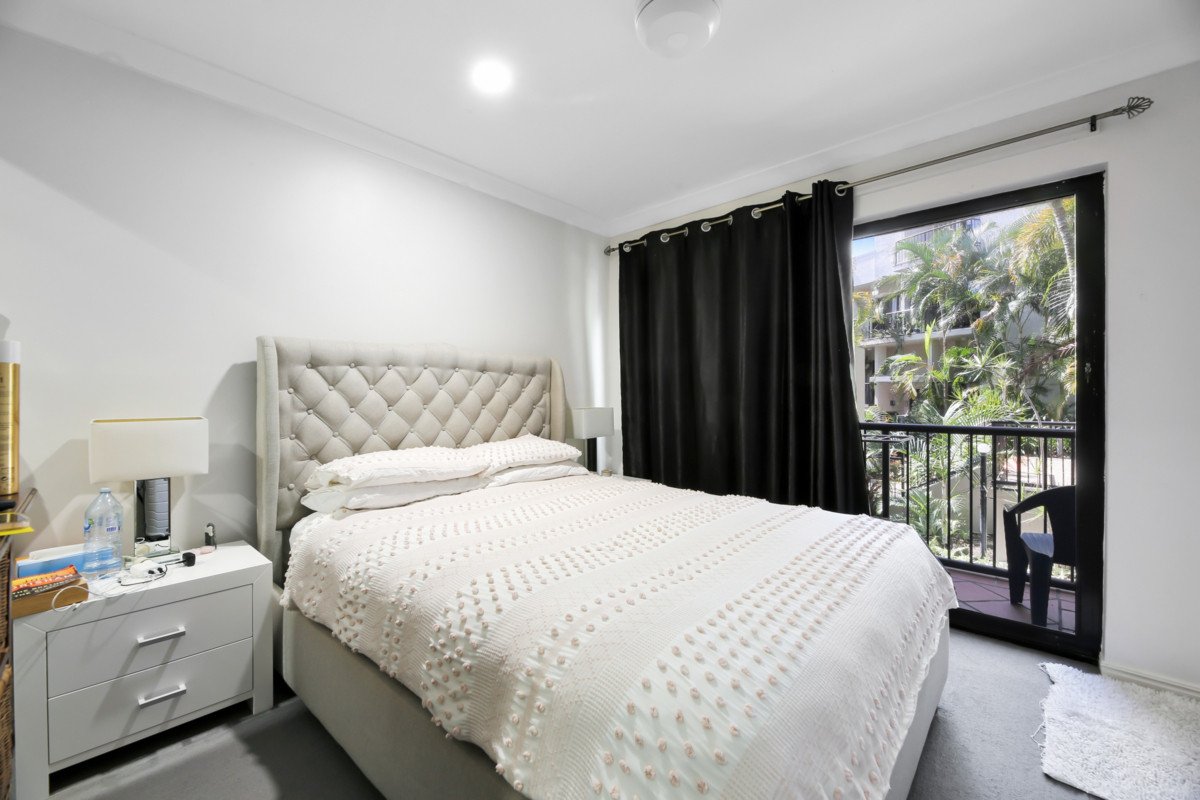 23/1 Great Hall Drive Miami 9