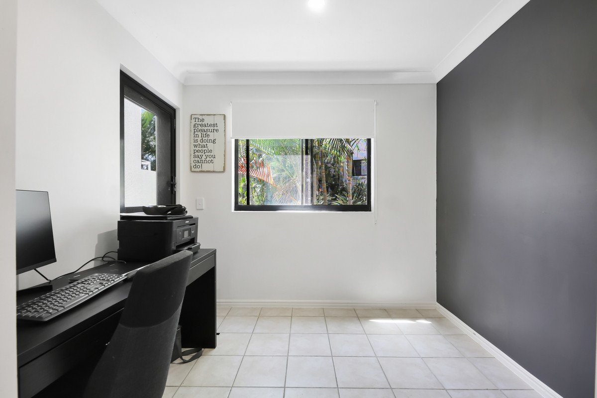 23/1 Great Hall Drive Miami 12