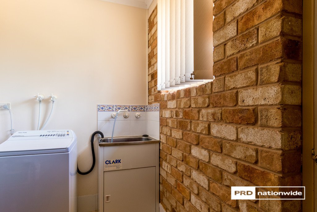 2/31 Nancy Street TAMWORTH 8