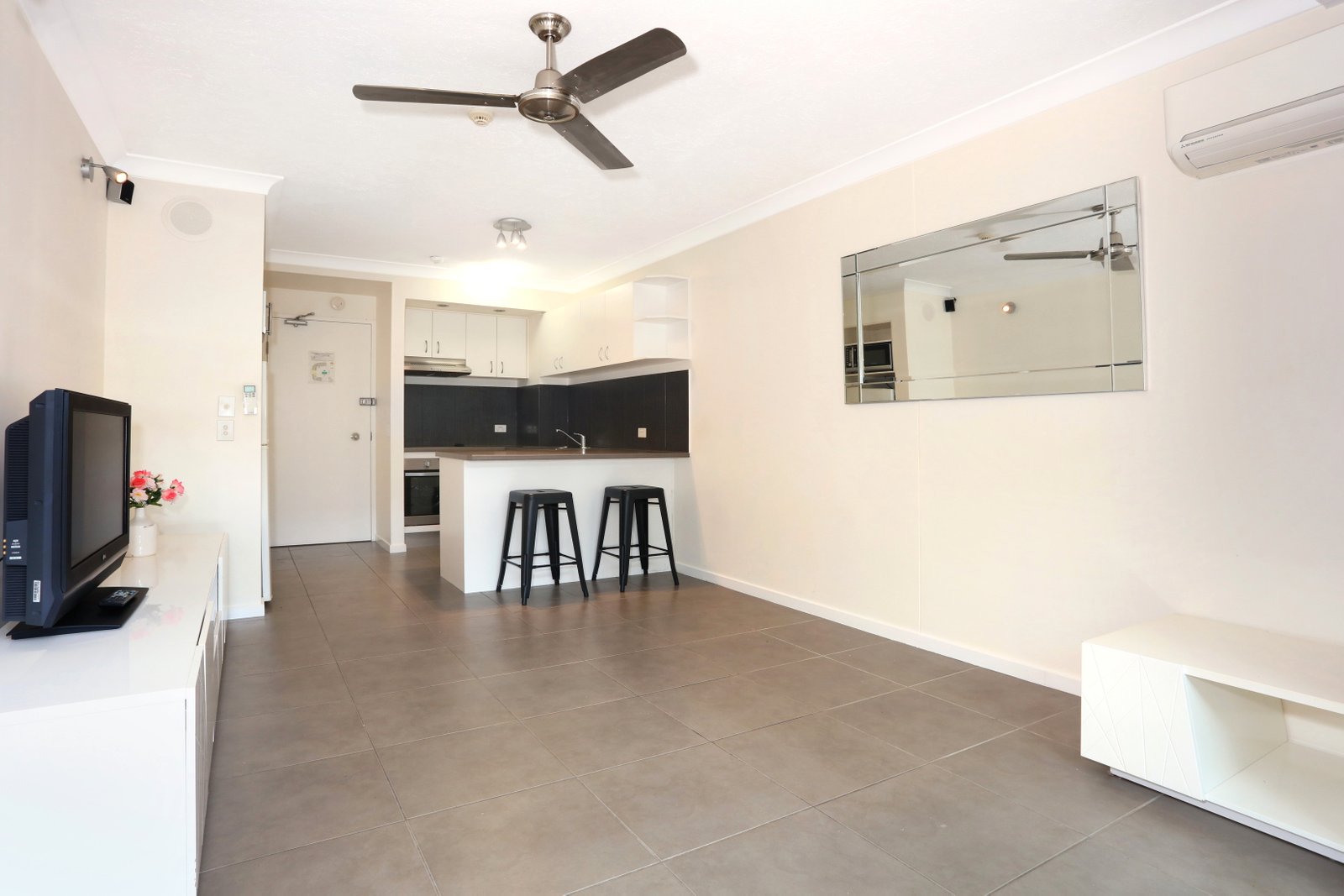 23/1 Paradise Island SURFERS PARADISE 5