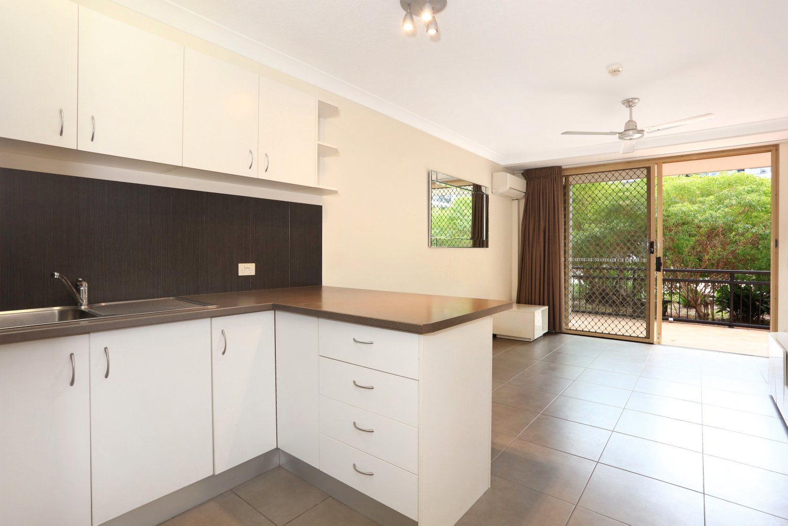 23/1 Paradise Island SURFERS PARADISE 8