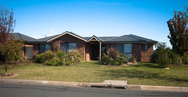 2/31 Warambee Crescent GLENFIELD PARK 1