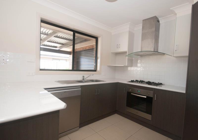 2/31 Warambee Crescent GLENFIELD PARK 4