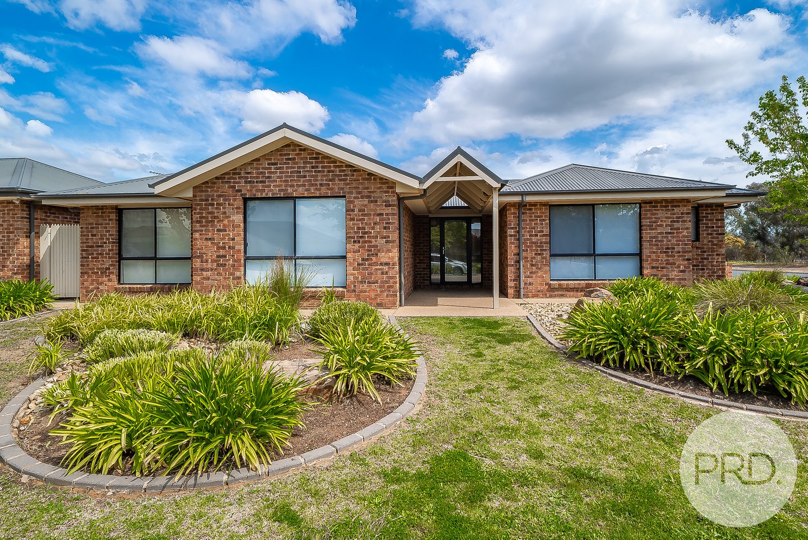 2/31 Warambee Crescent GLENFIELD PARK 1