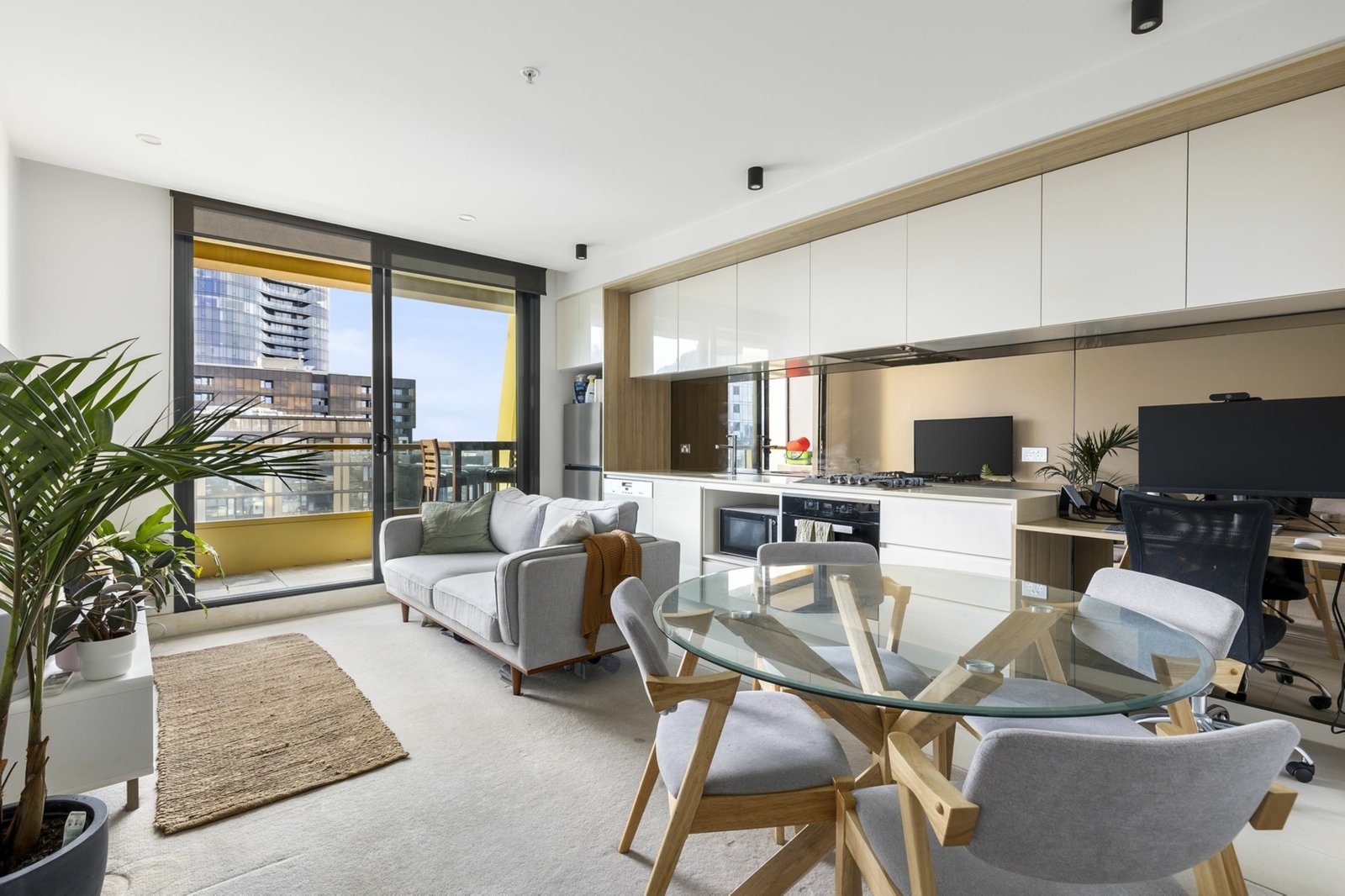 Gallery: 2312/3 Yarra Street