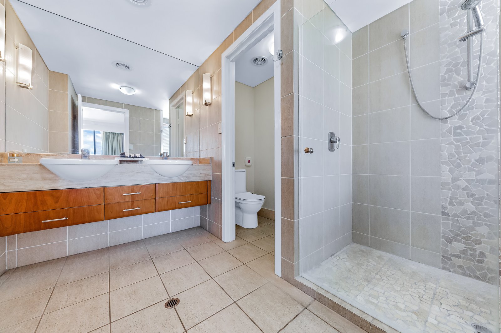 23/16 Golden Orchid Drive AIRLIE BEACH 12