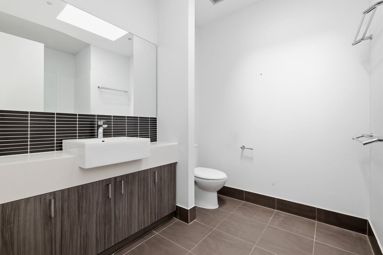 Gallery: 2/31A Brownfield Street