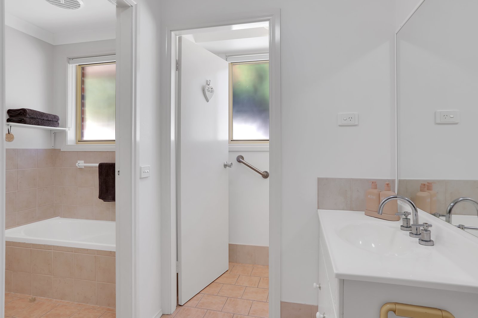 2/32 Cachia Boulevard HORSLEY 9