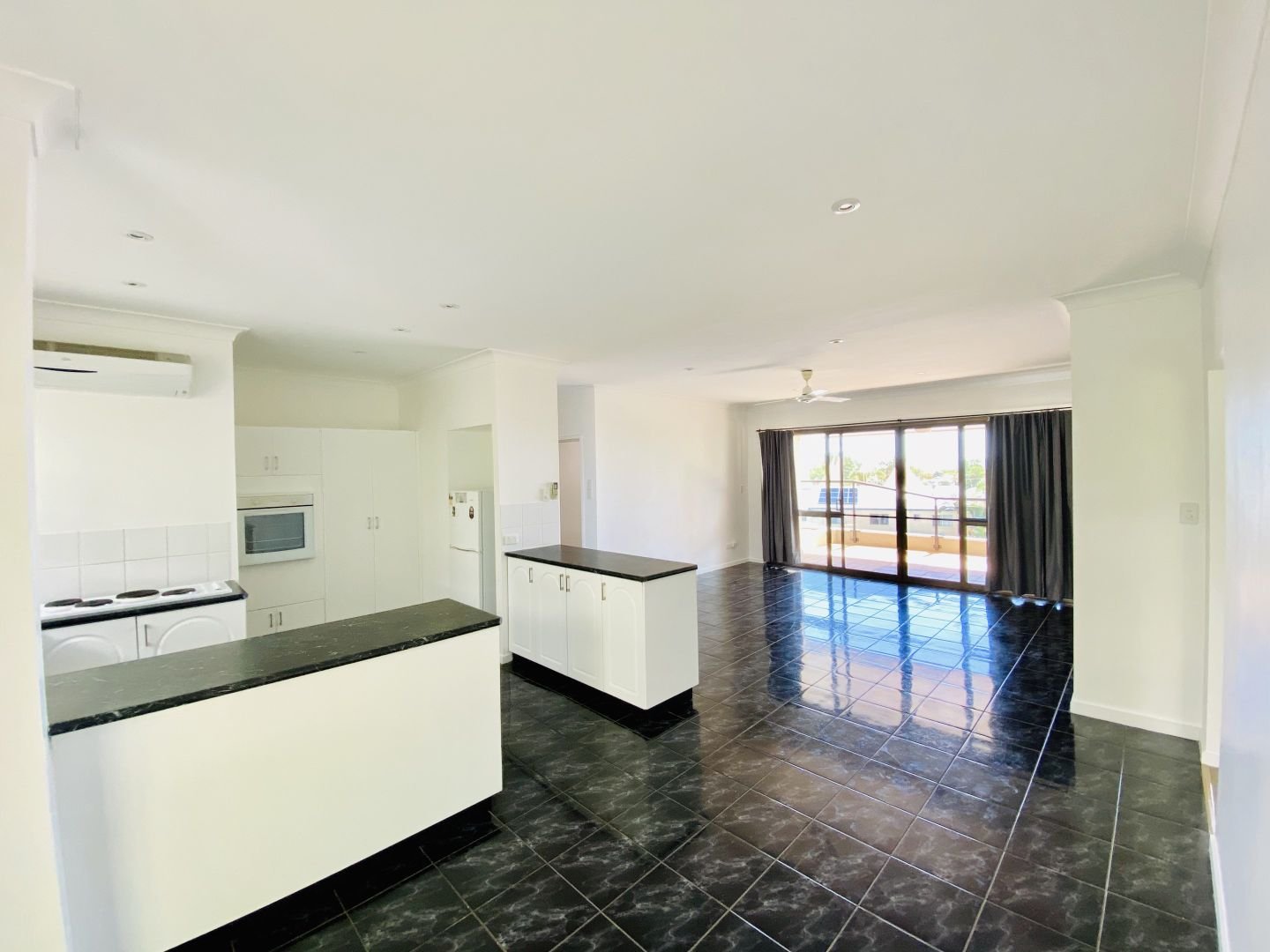 23/2 Eshelby Drive CANNONVALE 1