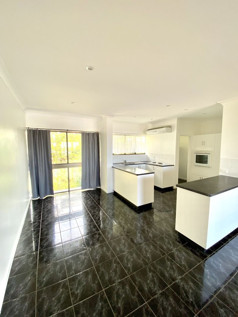 23/2 Eshelby Drive CANNONVALE 3