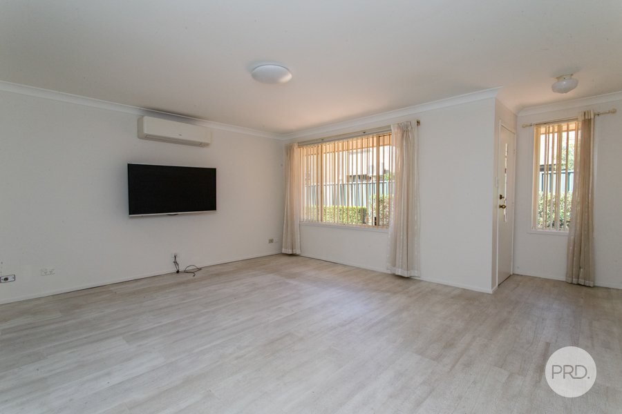 2/32 First Street KINGSWOOD 3