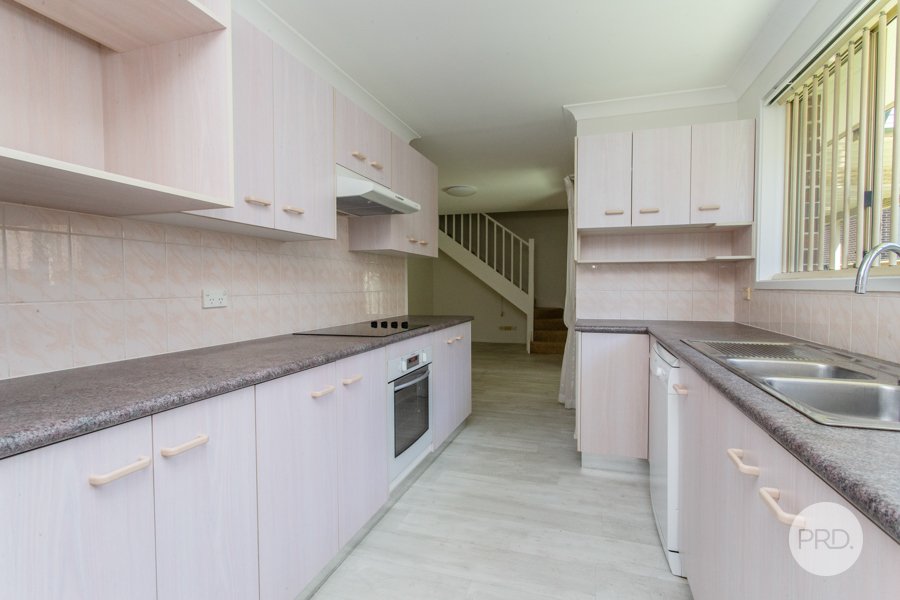 2/32 First Street KINGSWOOD 6