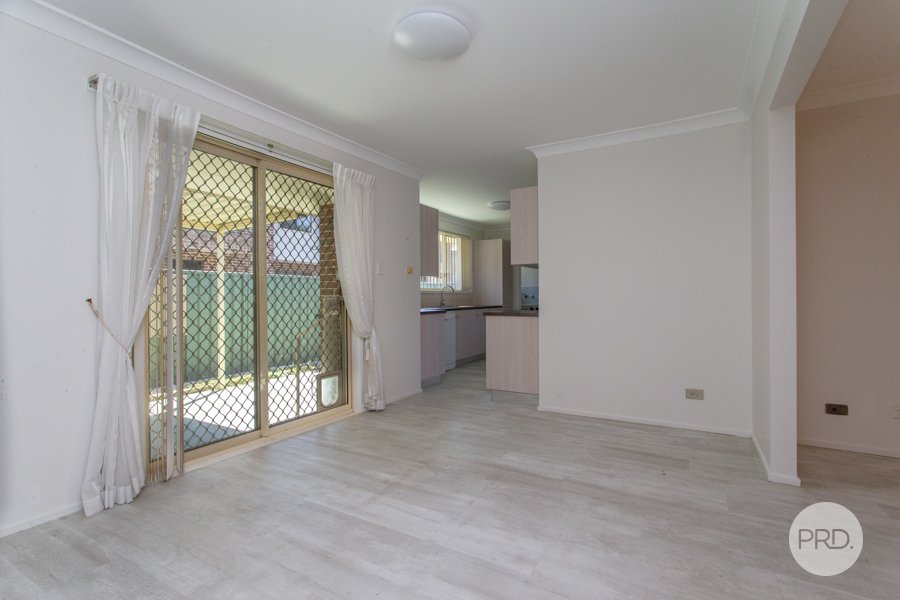 2/32 First Street KINGSWOOD 7