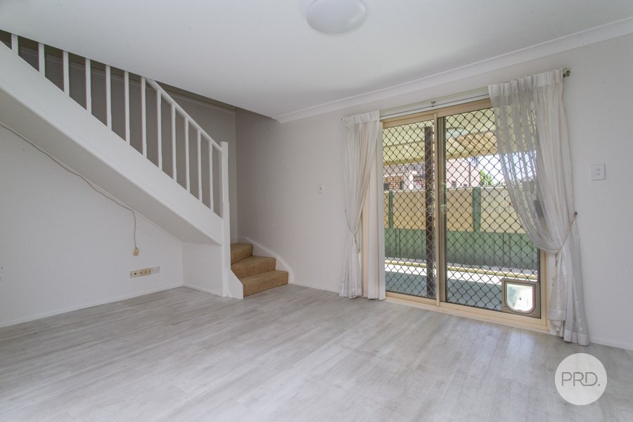 2/32 First Street KINGSWOOD 8