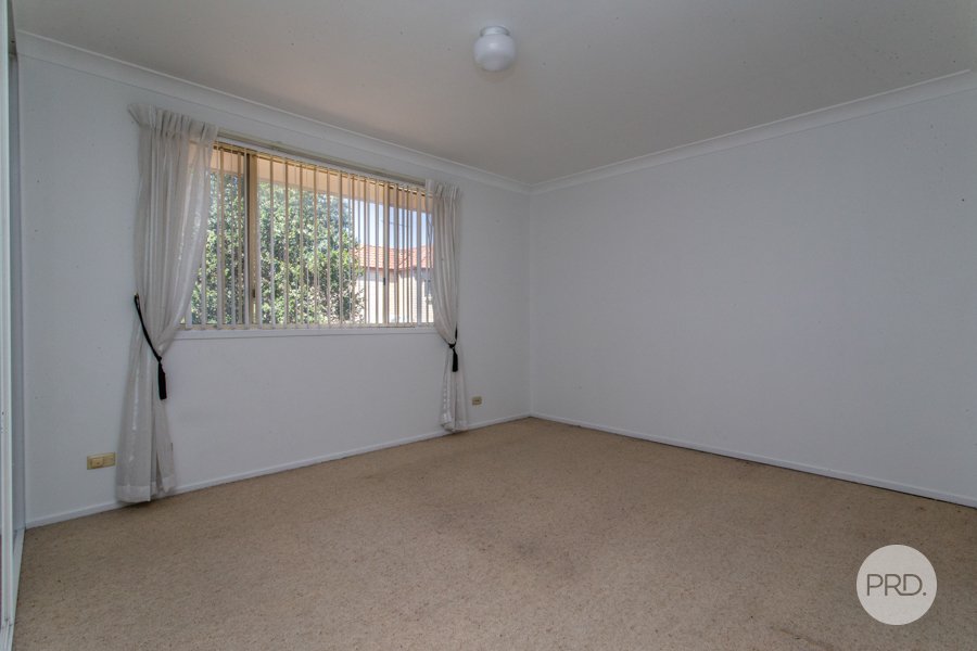 2/32 First Street KINGSWOOD 12