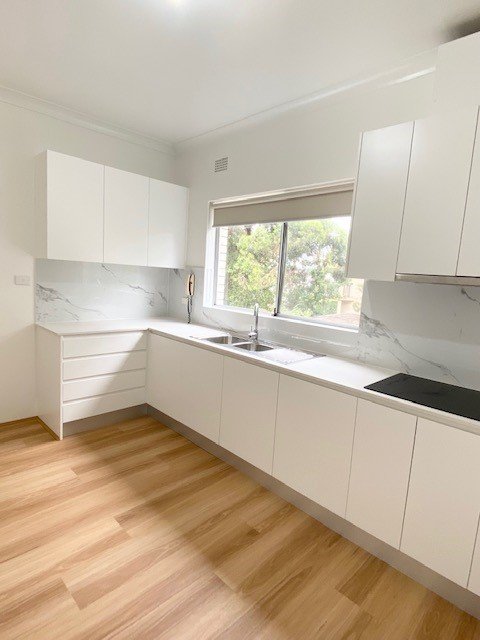 2/32 Hampton Court Road CARLTON 3