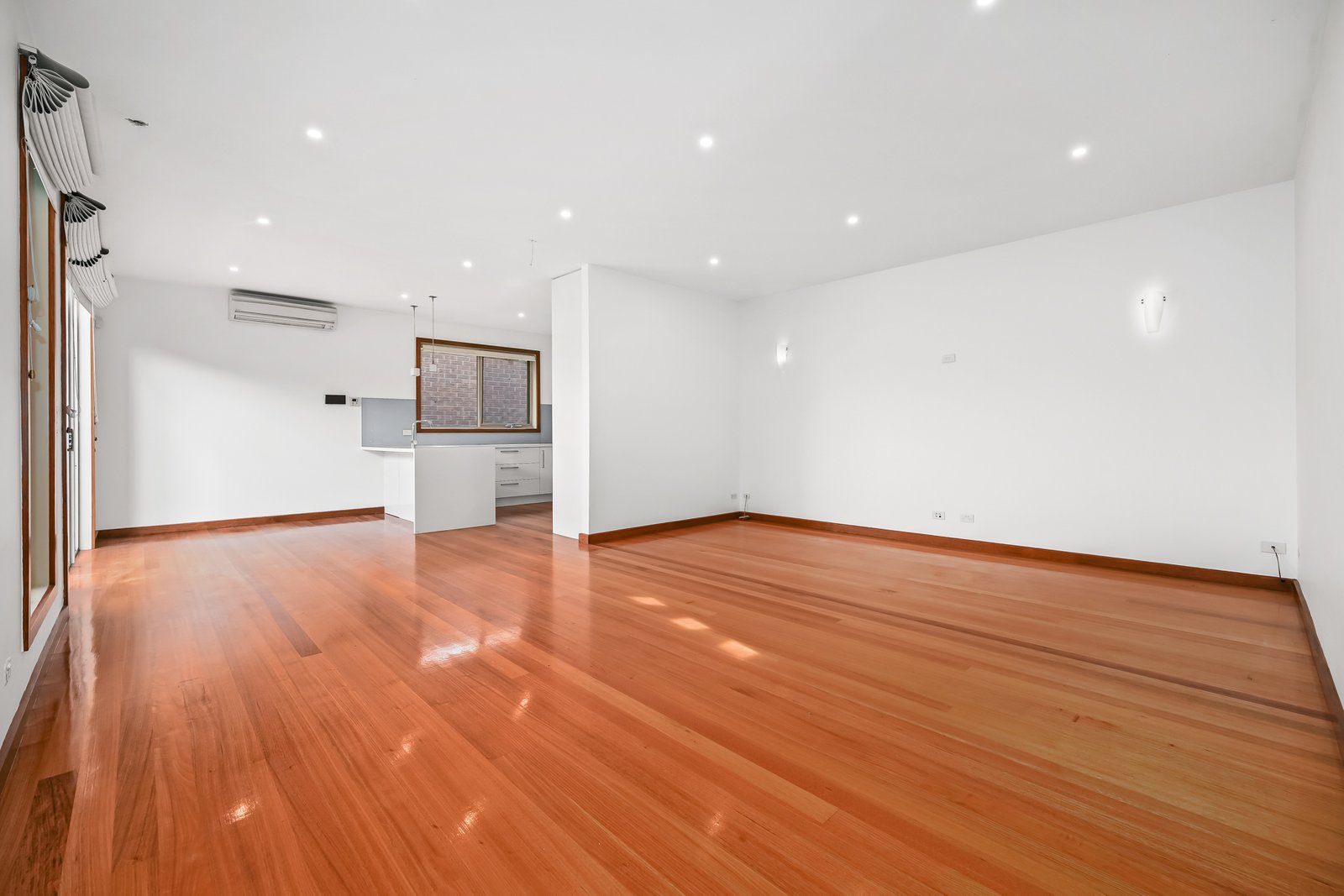 Gallery: 2/32 Newport Road
