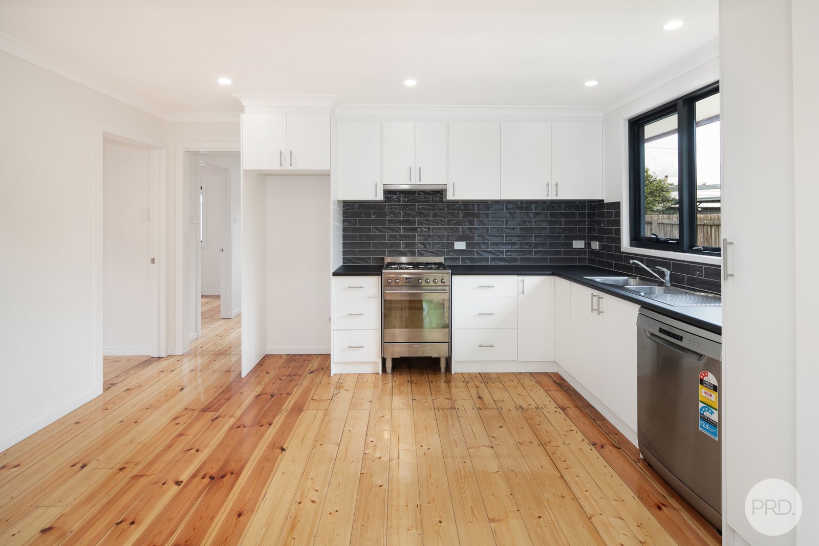 232 Park Street West  DELACOMBE 3