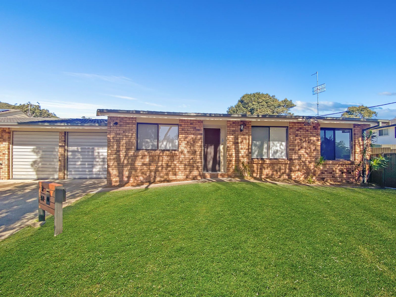 2/32 Parkes  NELSON BAY 1