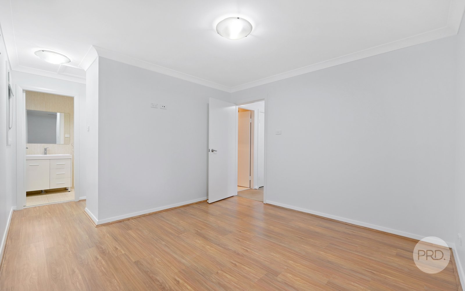 2/32 Robert Street PENRITH 8