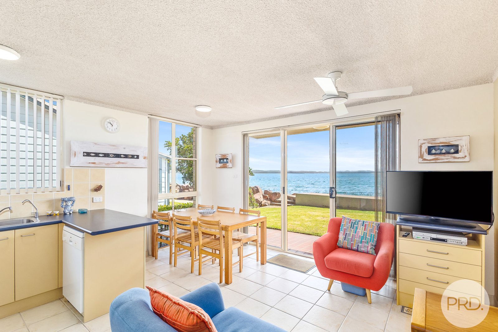 2/32 Sandy Point Road CORLETTE 2