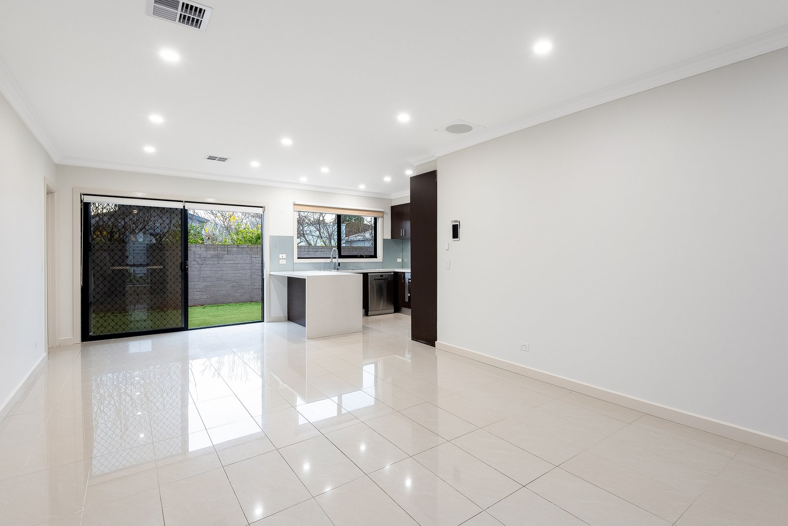 Gallery: 2/32 Spruhan Avenue