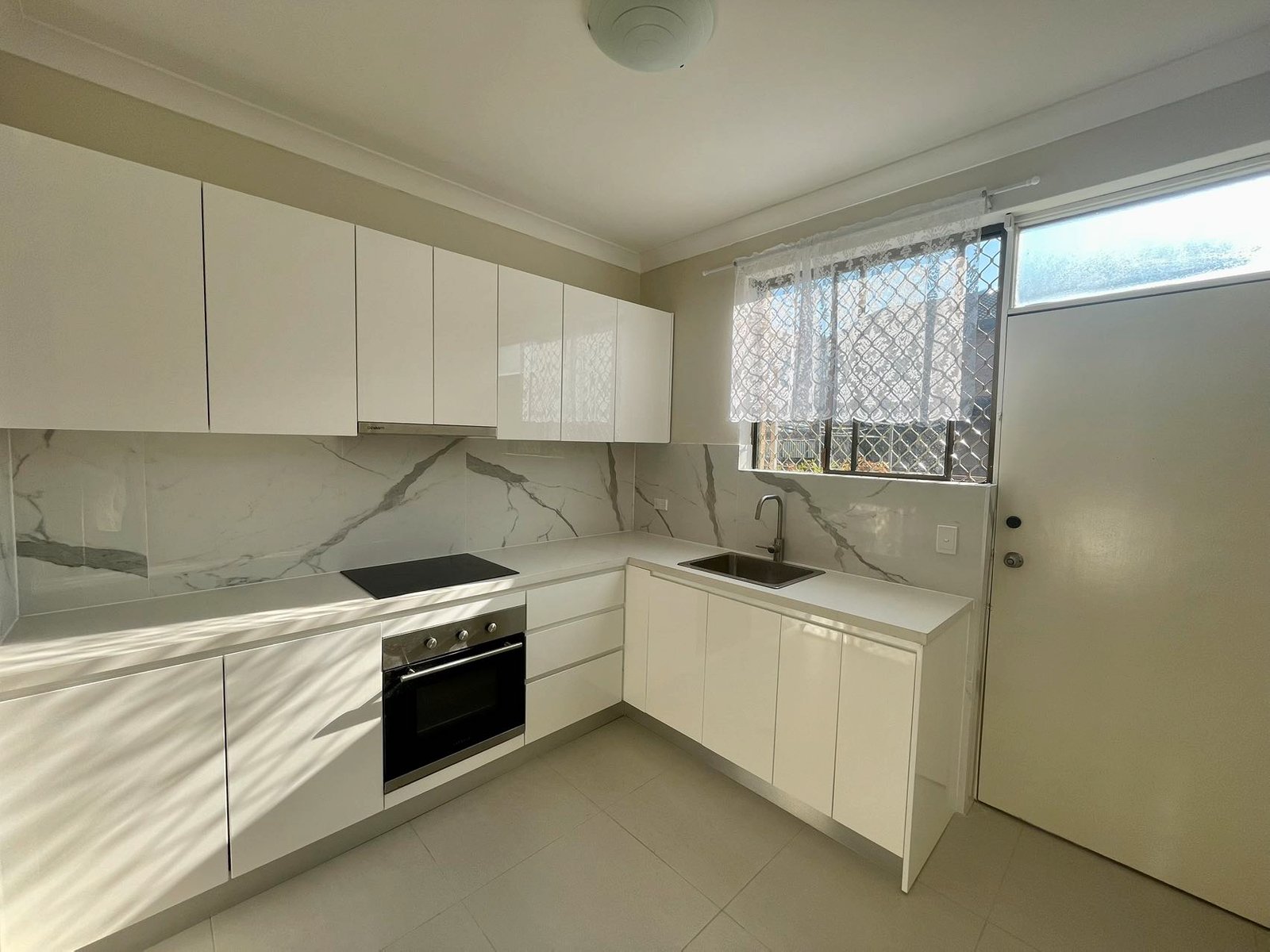 2/32 West Street HURSTVILLE 2