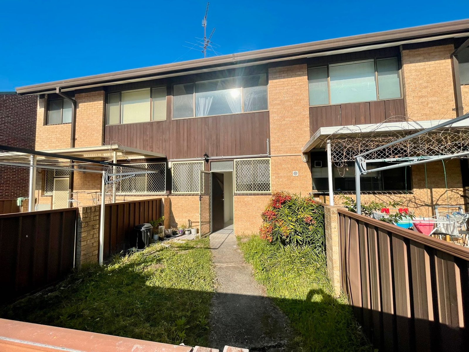 2/32 West Street HURSTVILLE 9