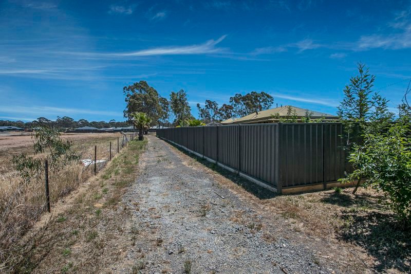 2/320 Guys Hill Road STRATHFIELDSAYE 2