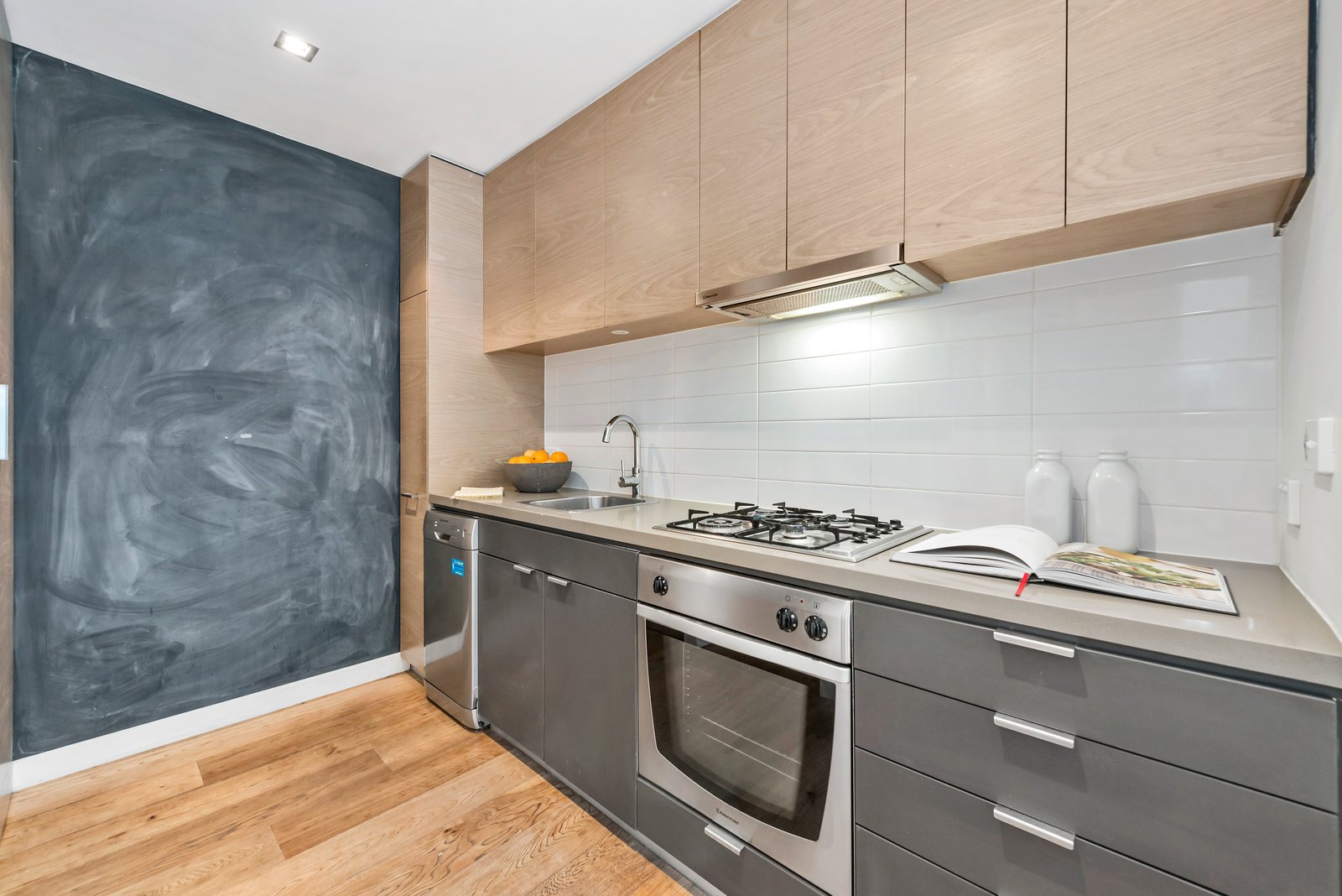 Gallery: 232/135 Inkerman Street