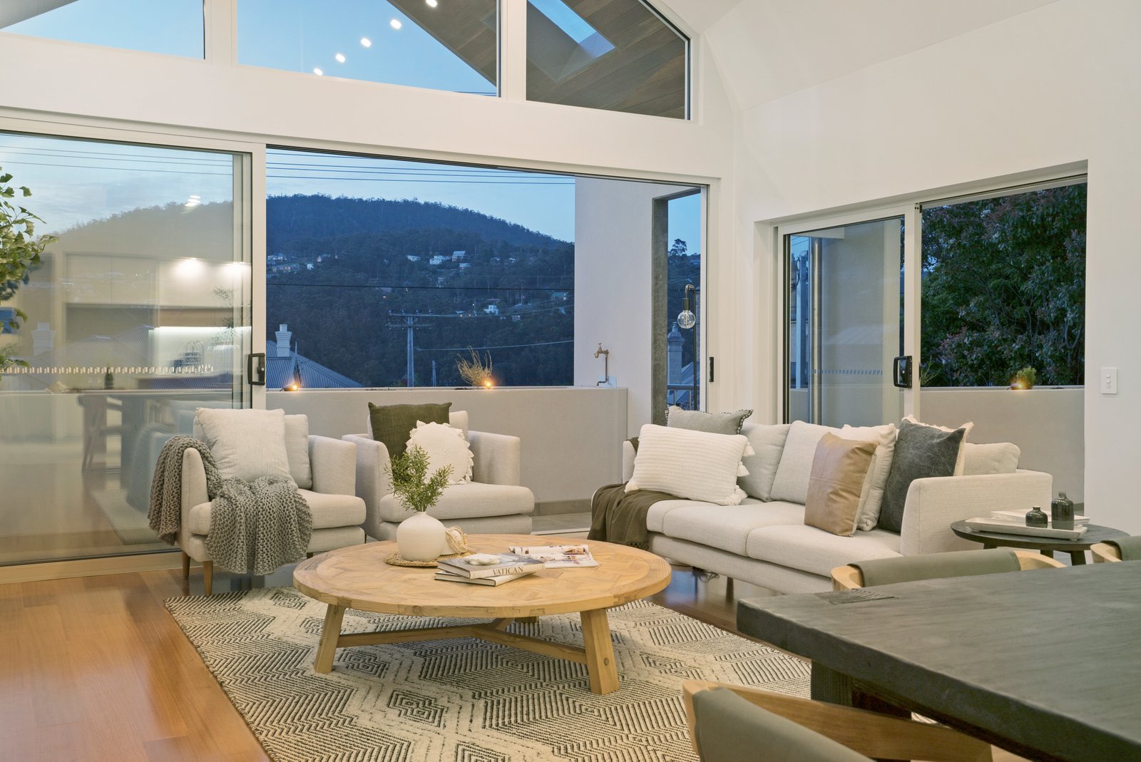 2/324 Davey Street SOUTH HOBART 8