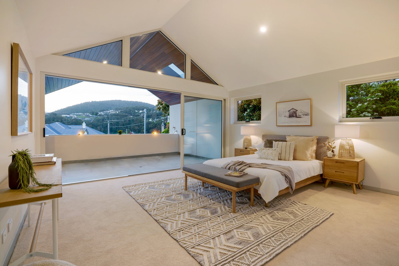 2/324 Davey Street SOUTH HOBART 9