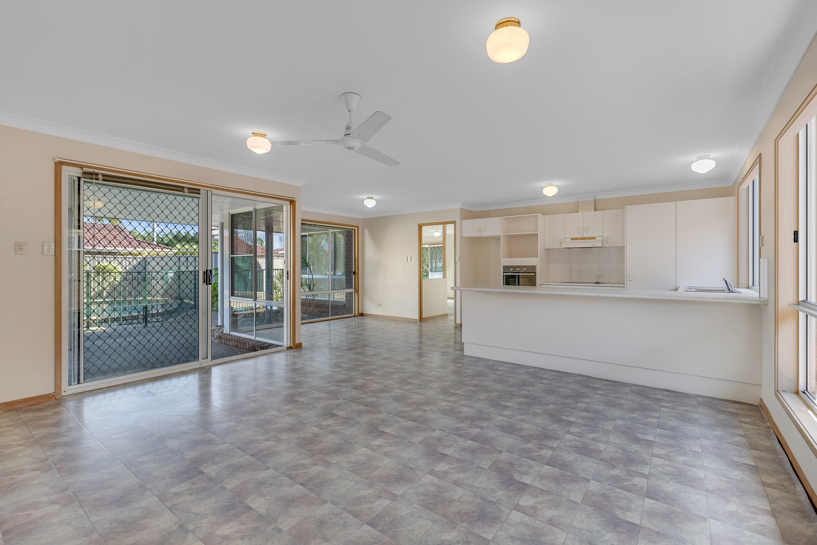 2/325 Darlington Drive BANORA POINT 3