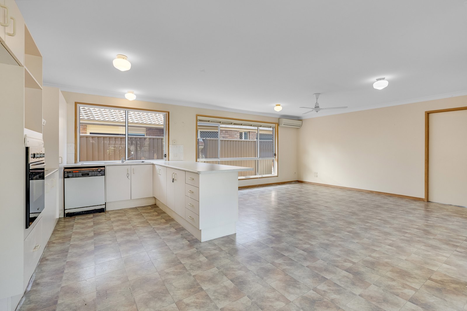 2/325 Darlington Drive BANORA POINT 4