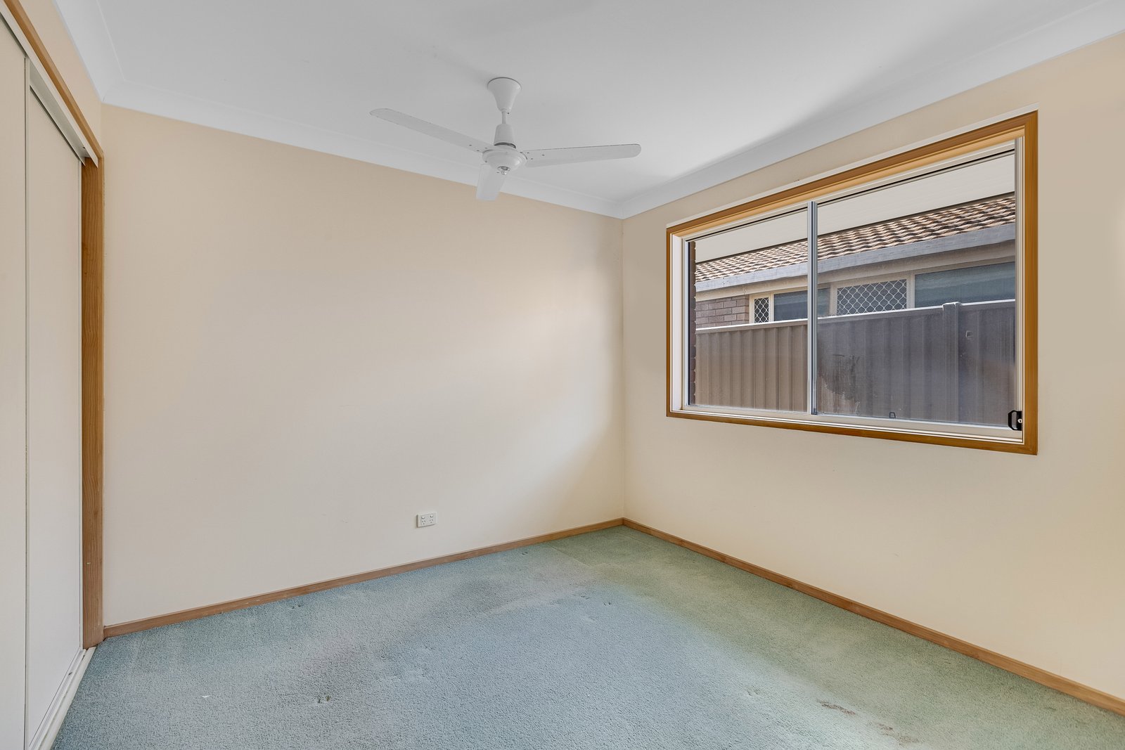 2/325 Darlington Drive BANORA POINT 8