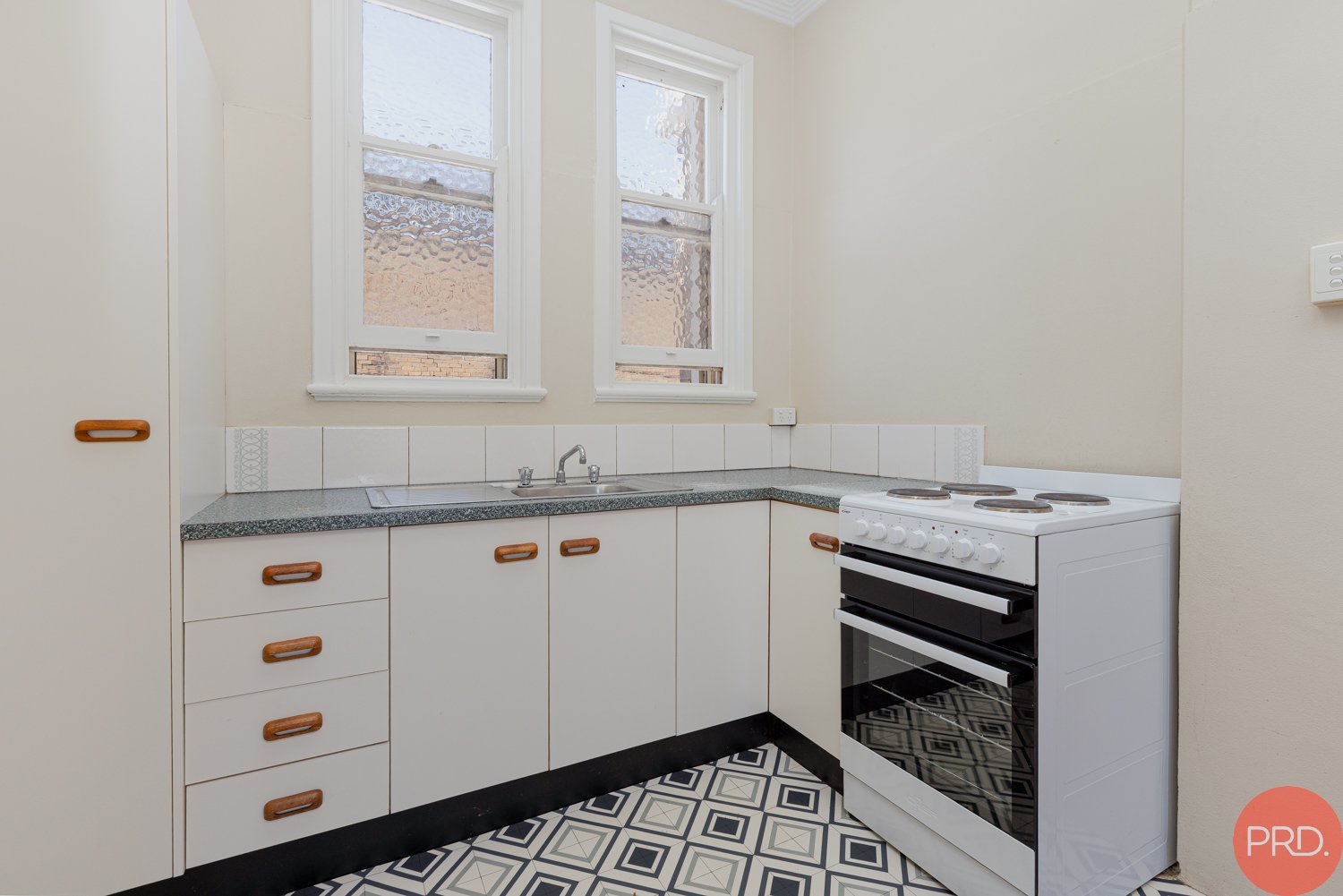 2/327 High Street MAITLAND 3