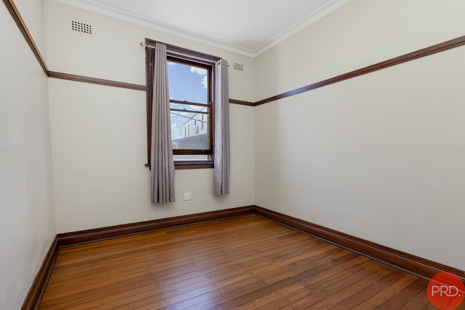 2/327 High Street MAITLAND 8