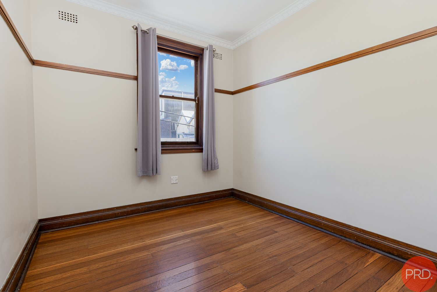 2/327 High Street MAITLAND 9