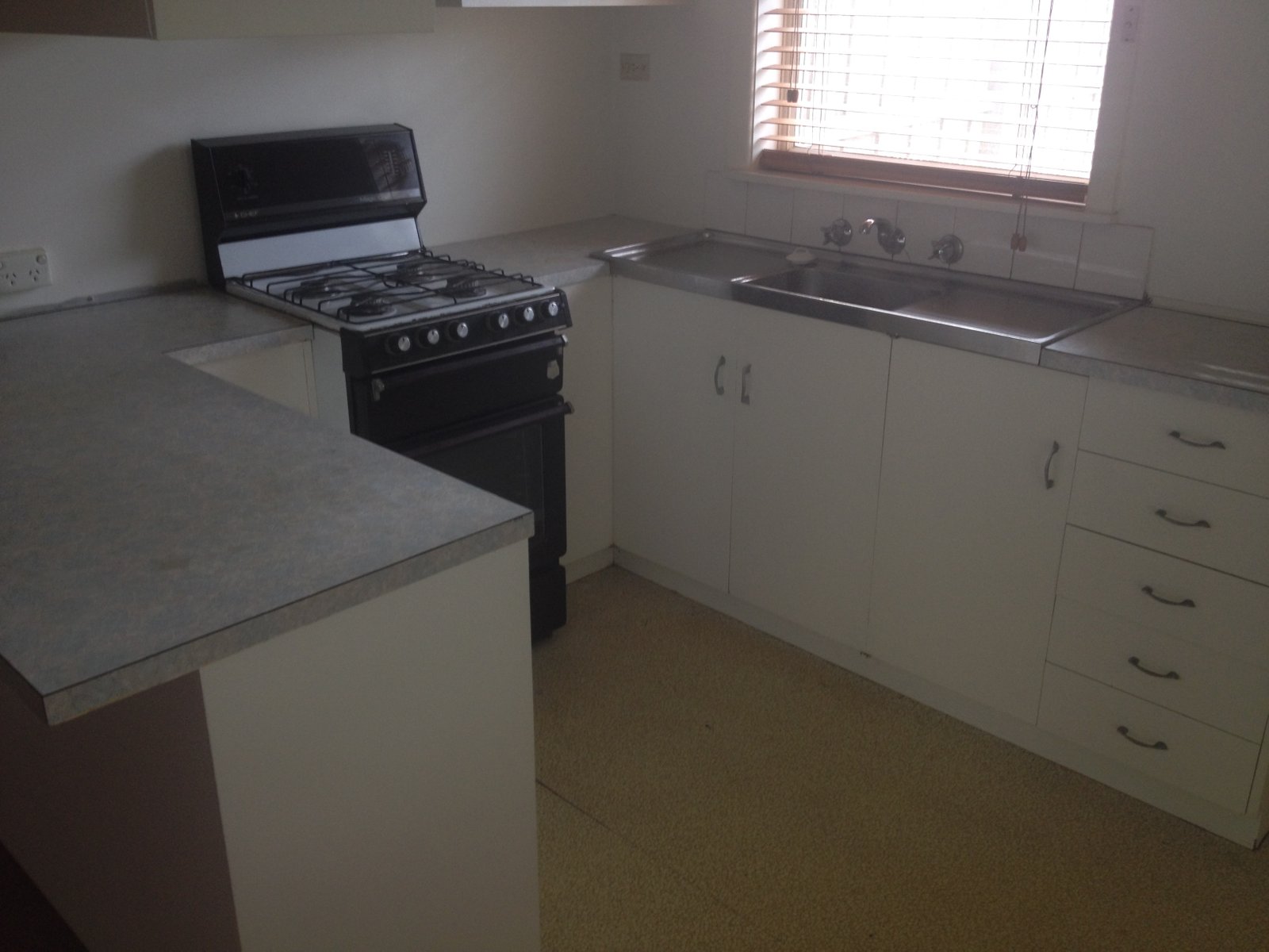 Gallery: 2/33 Ballater Avenue