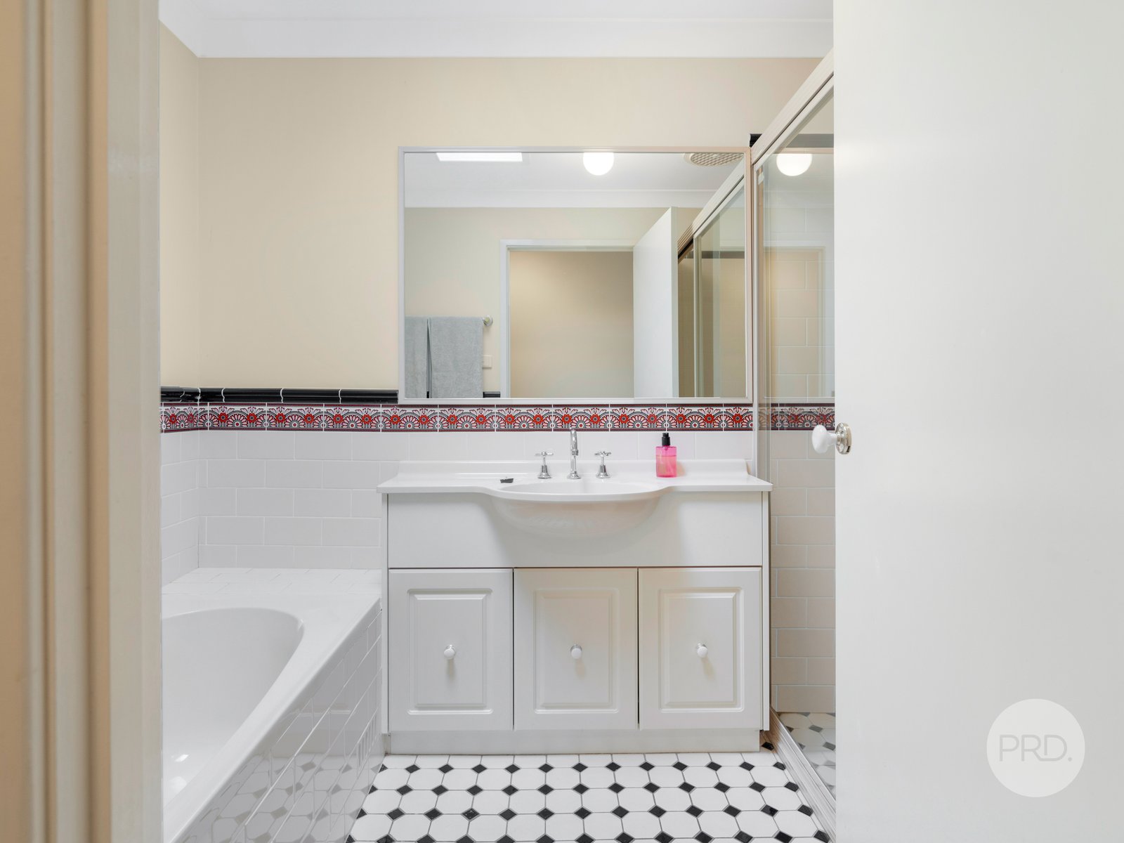 2/33 Bluebell Close GLENMORE PARK 11