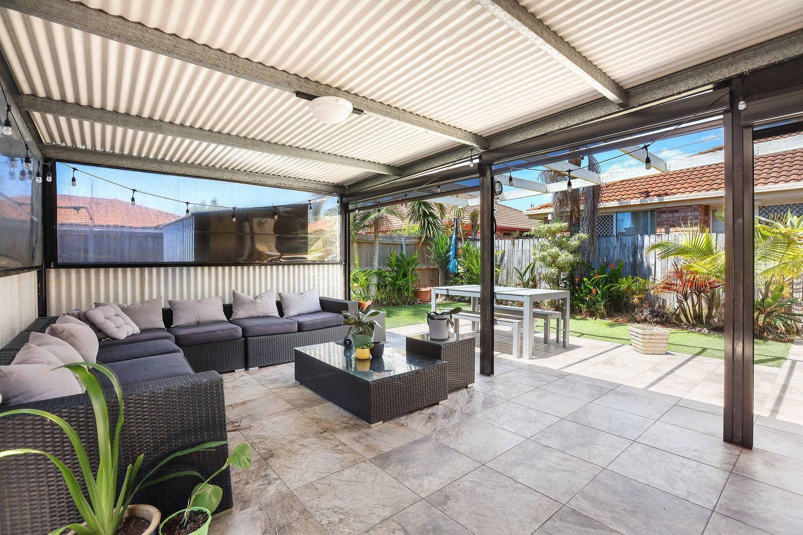 2/33 Brown Street LABRADOR 2