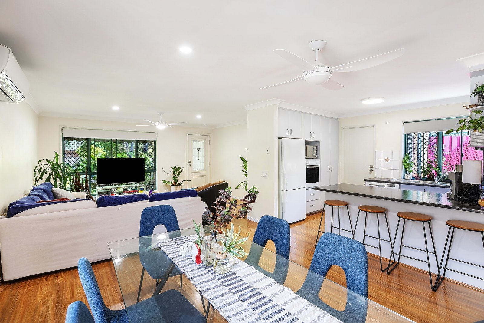 2/33 Brown Street LABRADOR 4