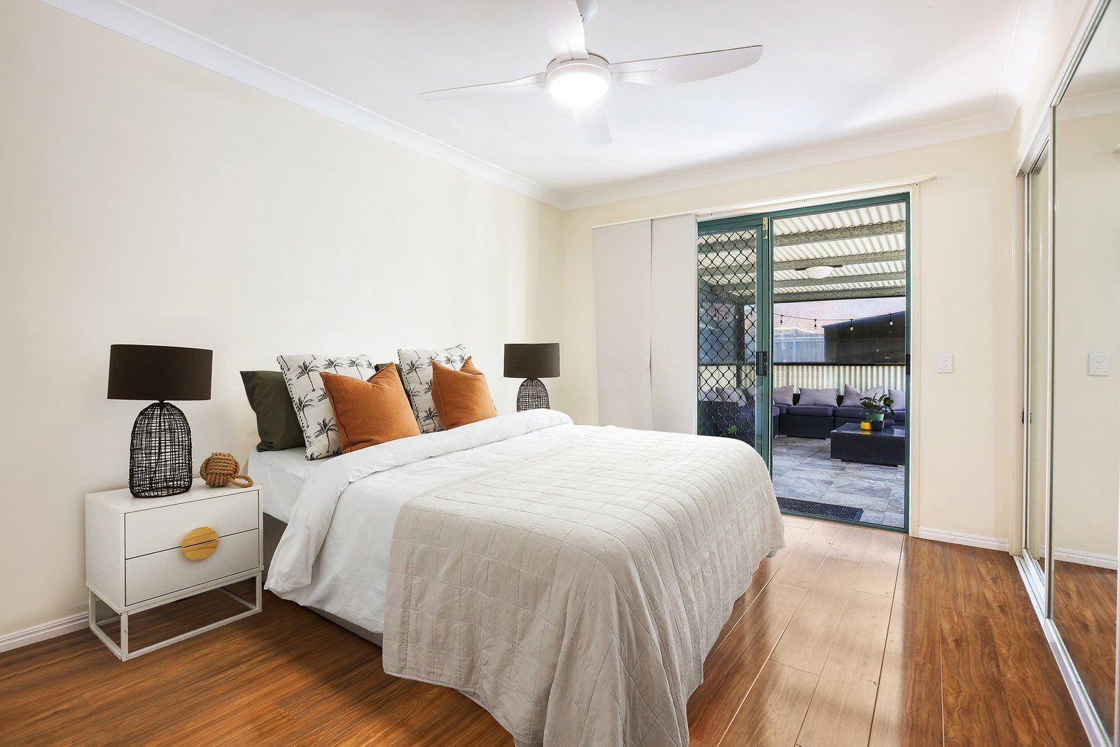 2/33 Brown Street LABRADOR 6